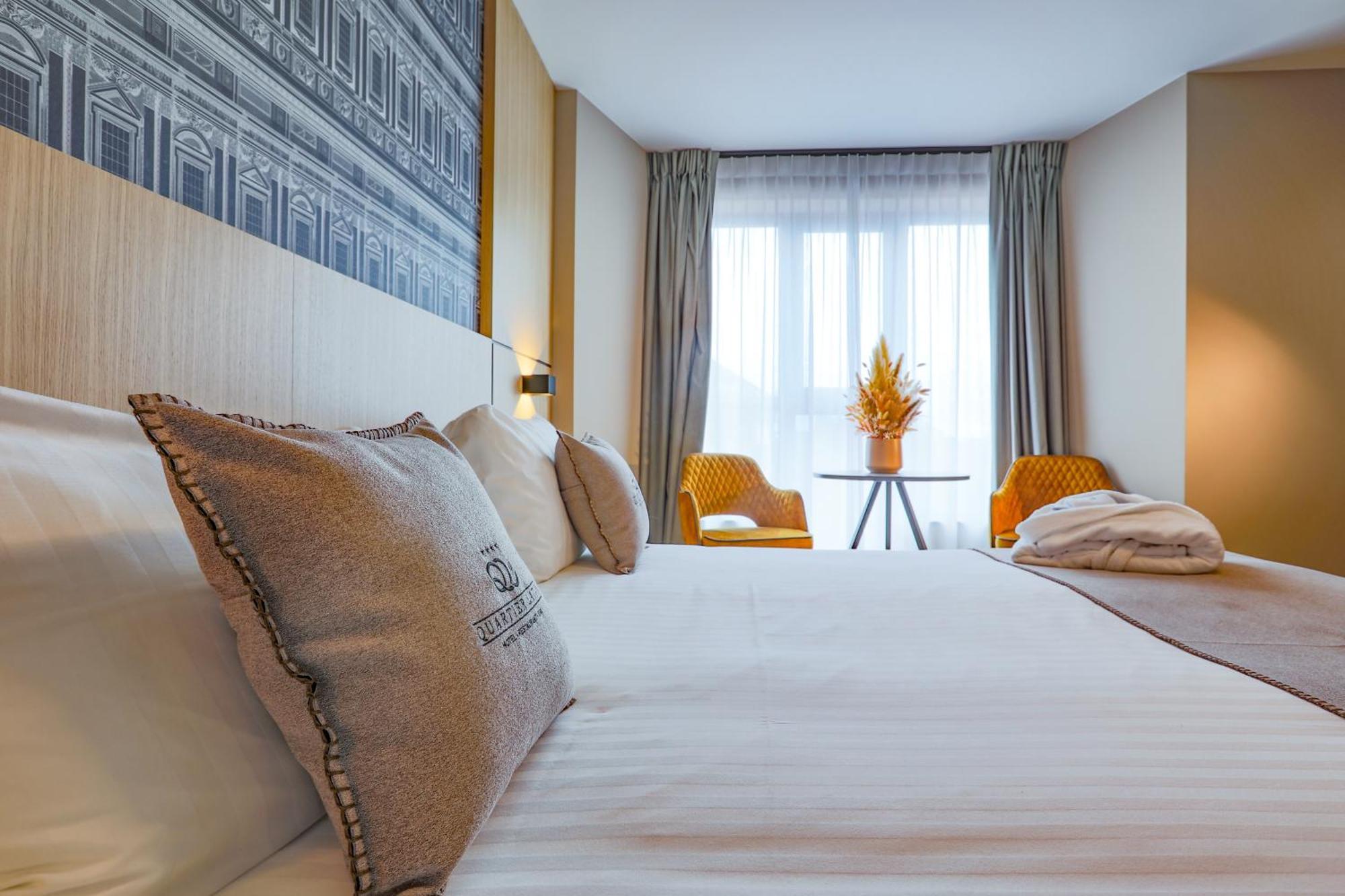 Hotel Quartier Latin Marche-en-Famenne Exteriör bild