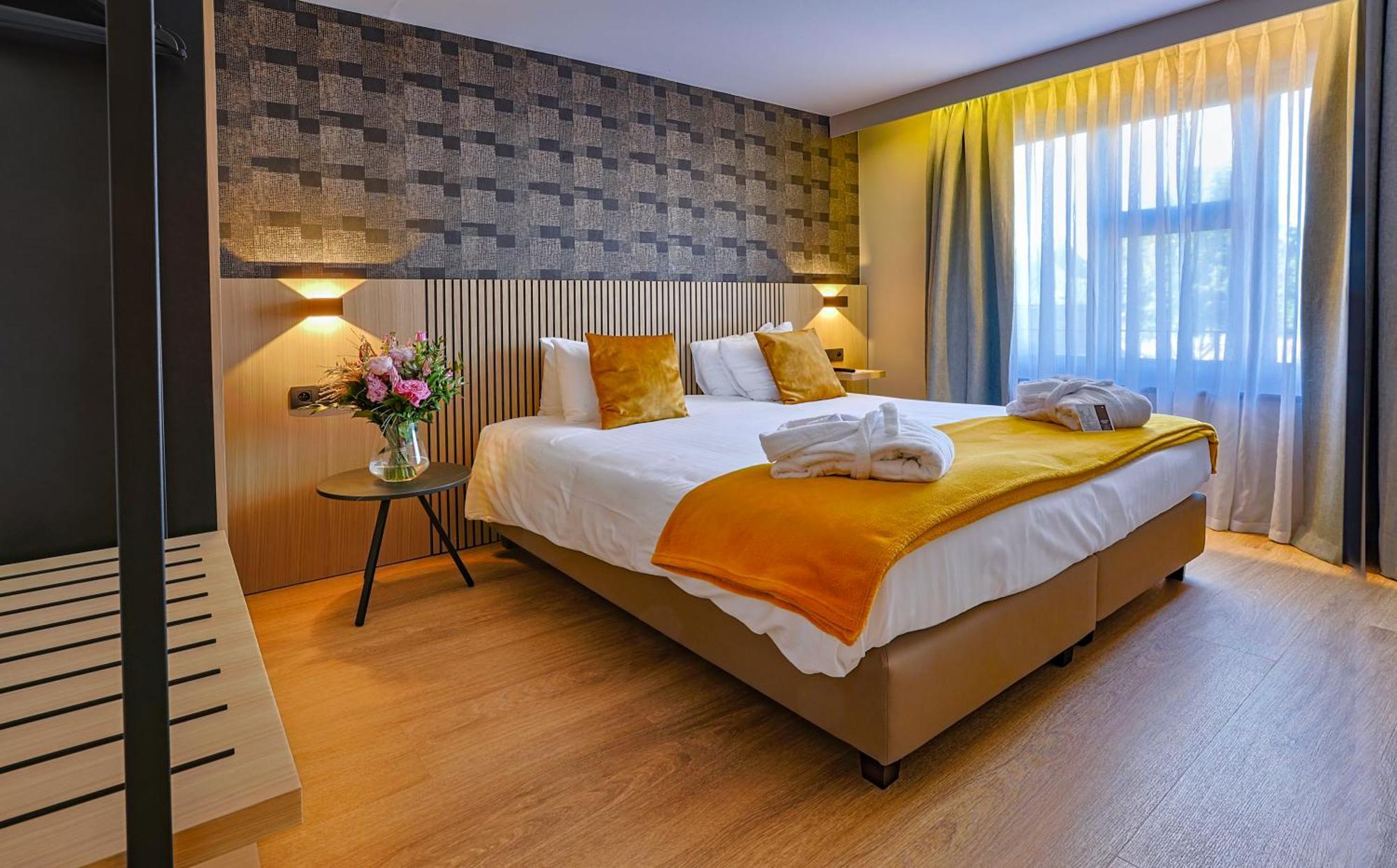 Hotel Quartier Latin Marche-en-Famenne Exteriör bild