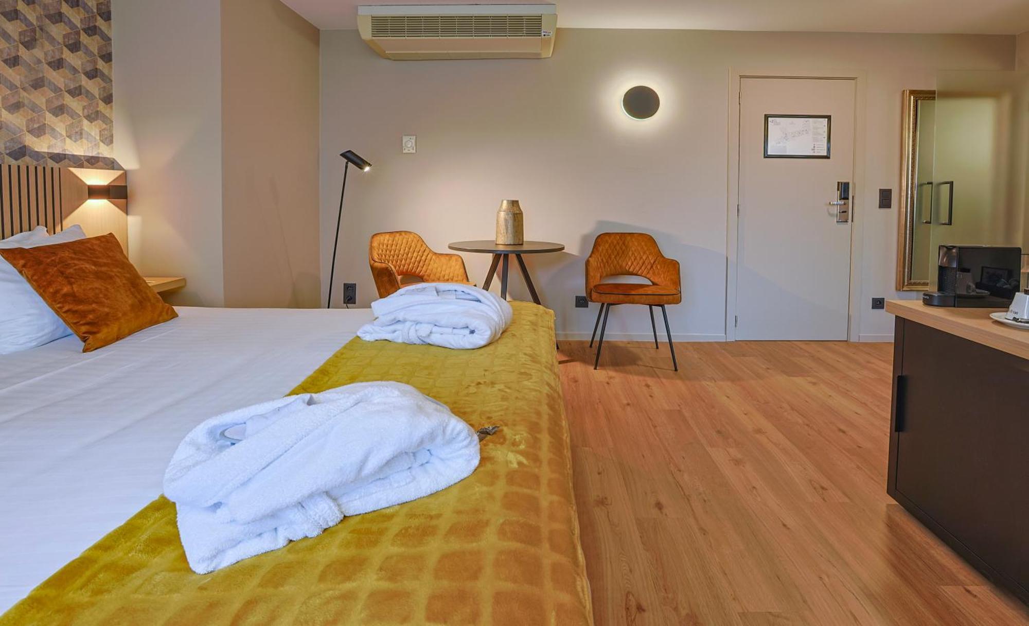 Hotel Quartier Latin Marche-en-Famenne Exteriör bild